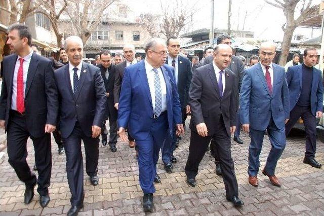 Bakan Işık’tan Teröristin Taziyesine Katılan Hdp’li Vekile Tepki