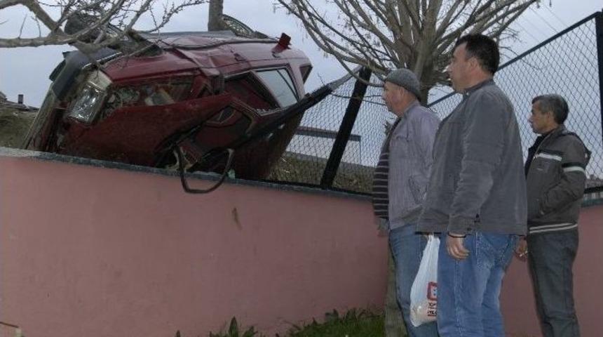 Hurdaya D&ouml;nen Otomobilden Yara Almadan &Ccedil;ıktı