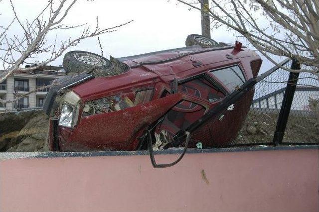 Hurdaya Dönen Otomobilden Yara Almadan Çıktı