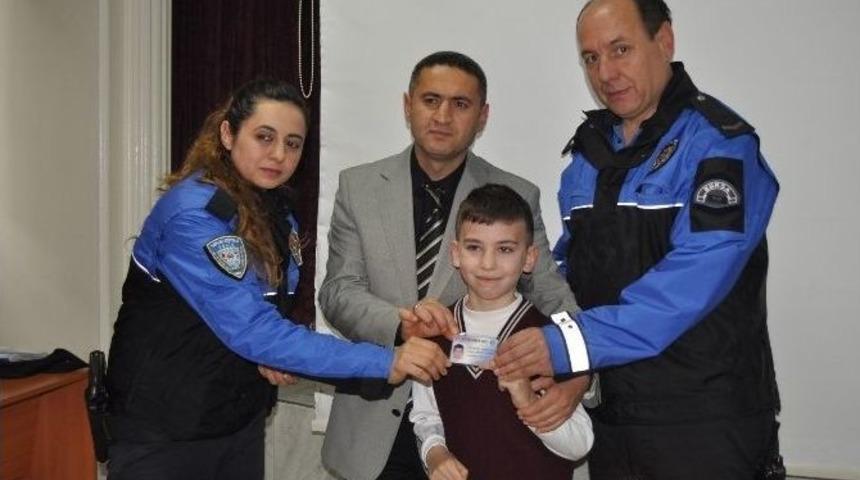 K&uuml;&ccedil;&uuml;k Polislere G&uuml;venli Kimlik Kartı