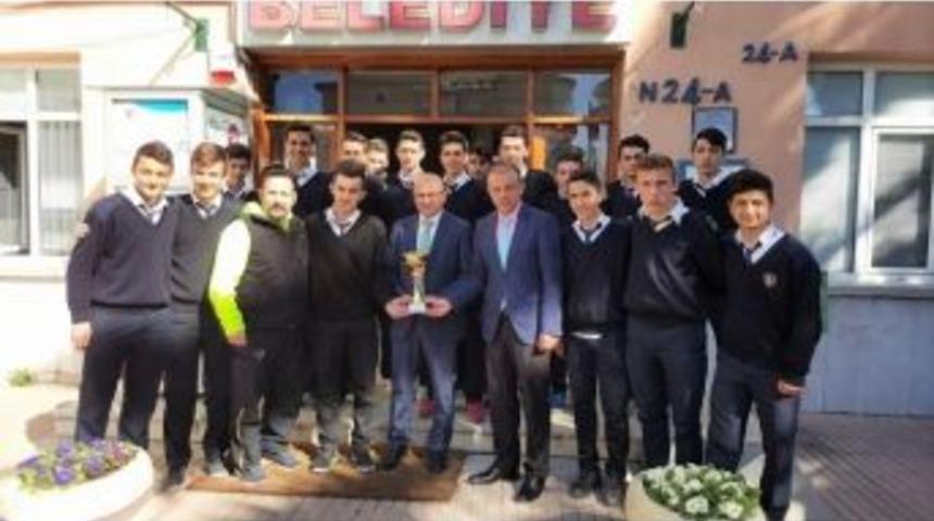 Şampiyondan, Başkan Oral&rsquo;a Ziyaret