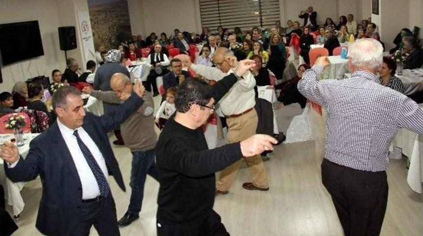 Karahallılar, İstanbul&rsquo;da D&uuml;ğ&uuml;n Yemekleri Gecesinde Buluştu