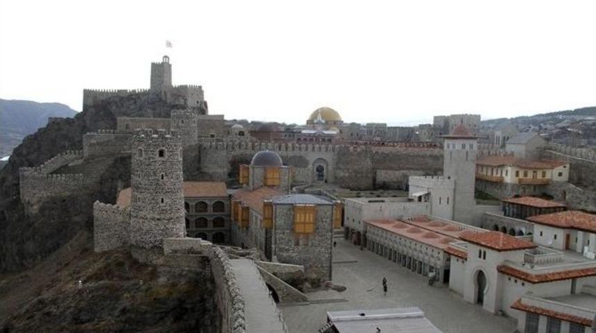 G&uuml;rc&uuml; Dili Ve Edebiyatı B&ouml;l&uuml;m&uuml; Yeni Eğitim Yılında Daha G&uuml;&ccedil;l&uuml;