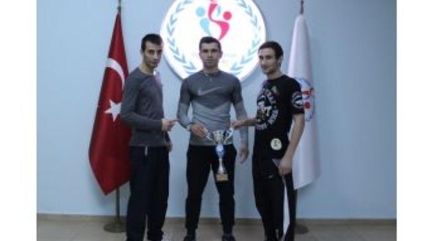 Kick Boks K1 Şampiyonasında 3 D&uuml;zceli