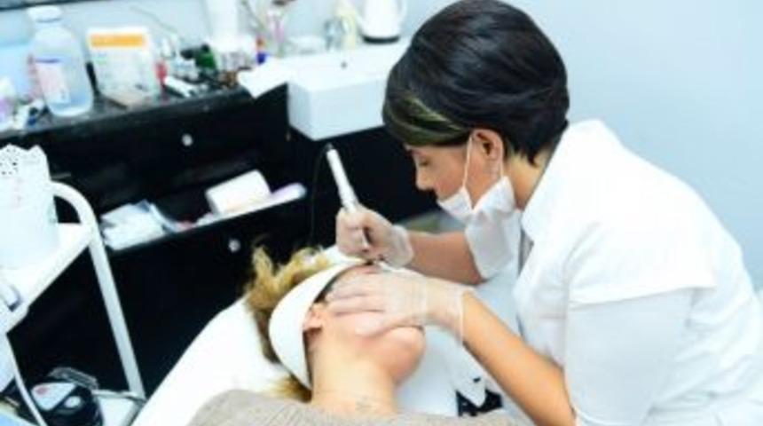 Estetik Ko&ccedil;u &Ouml;zkan: "liposuction Kilo Verme Ameliyatı Değildir"