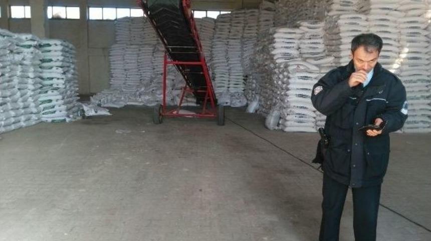 G&uuml;bre Torbalarının Altında Kalan İş&ccedil;i Yaralandı