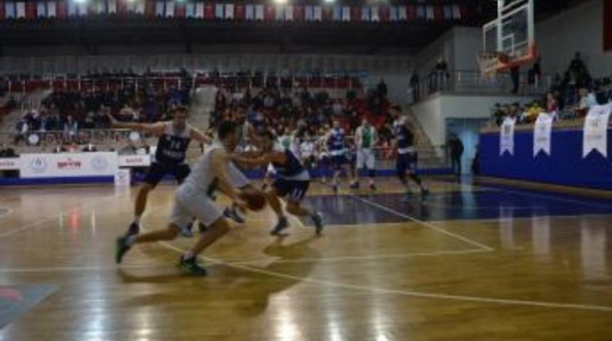 D&uuml;zce Belediyespor Zirveyi G&ouml;z&uuml;ne Kestirdi