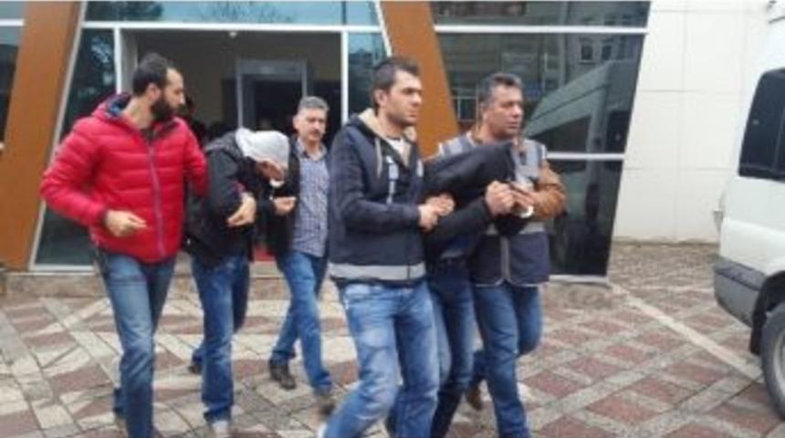 Kocaeli&rsquo;de Avm Soyan Hırsızlar İstanbul&rsquo;da Su&ccedil;&uuml;st&uuml; Yakalandı