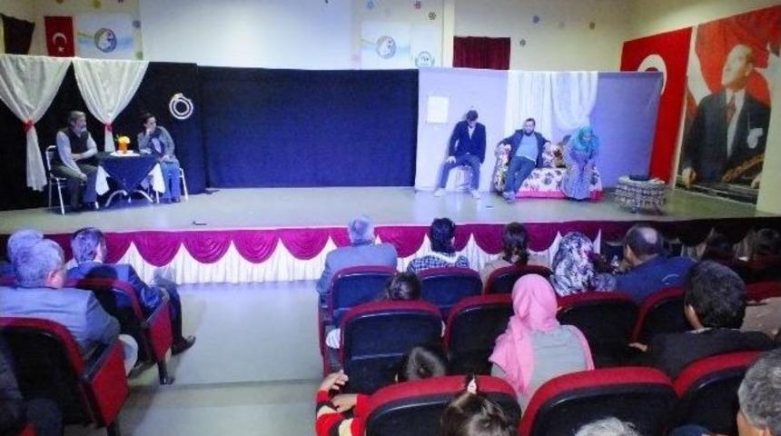 Serik&rsquo;te &ldquo;karar Senin İlk Namaz&rdquo; Tiyatro Oyunu Sahnelendi