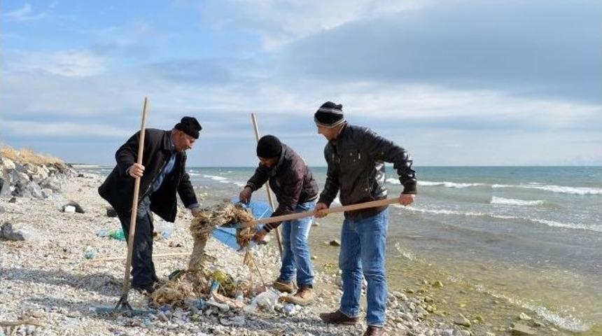 Van G&ouml;l&uuml; Sahilleri Temizlendi