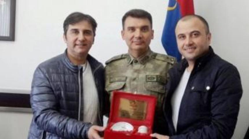 Kızılay&rsquo;dan Binbaşı Halit G&uuml;lten&rsquo;e Plaket