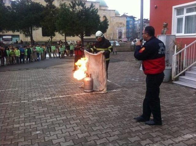 İtfaiyeden Okullarda Yangın Tatbikatı