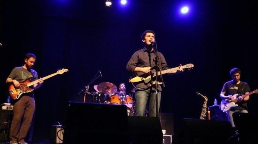 Pinhani Nil&uuml;ferlileri Coşturdu