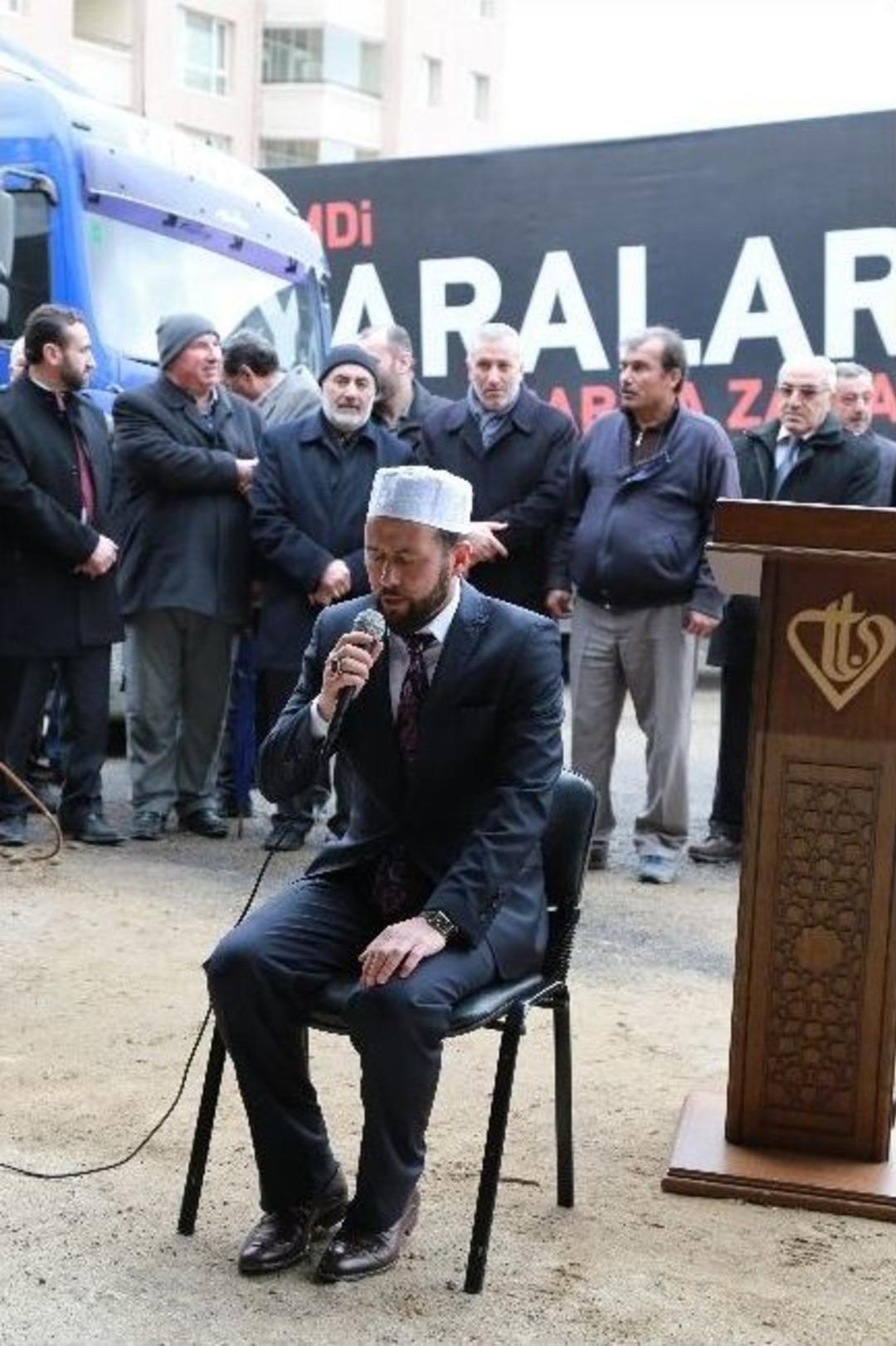 Bayırbucak T&uuml;rmenleri&rsquo;ne G&ouml;nderilen 10 Yardım Tır&rsquo;ı Dualar İle Uğurlandı