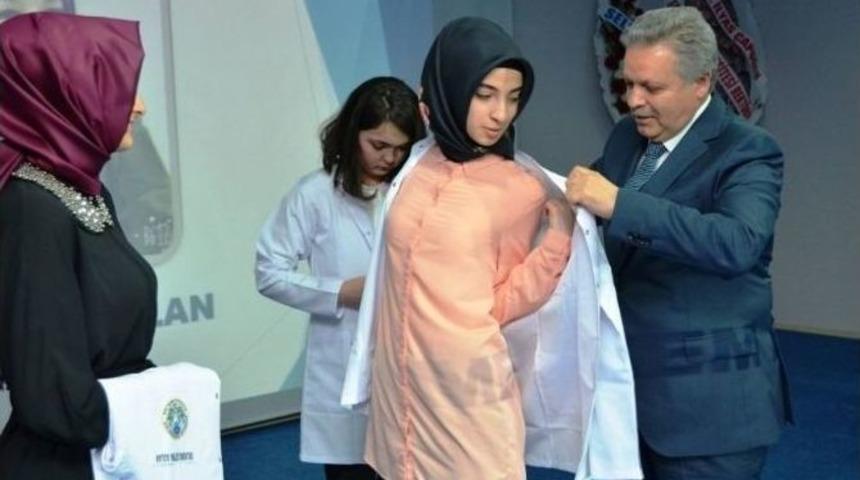 Vali Kahraman, Geleneksel Beyaz &Ouml;nl&uuml;k Giyme T&ouml;renine Katıldı.