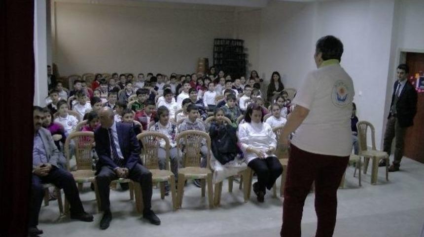 Ak&ccedil;akoca&rsquo;da &Ouml;ğrencilere Bi İyilik Yap Aşılanıyor