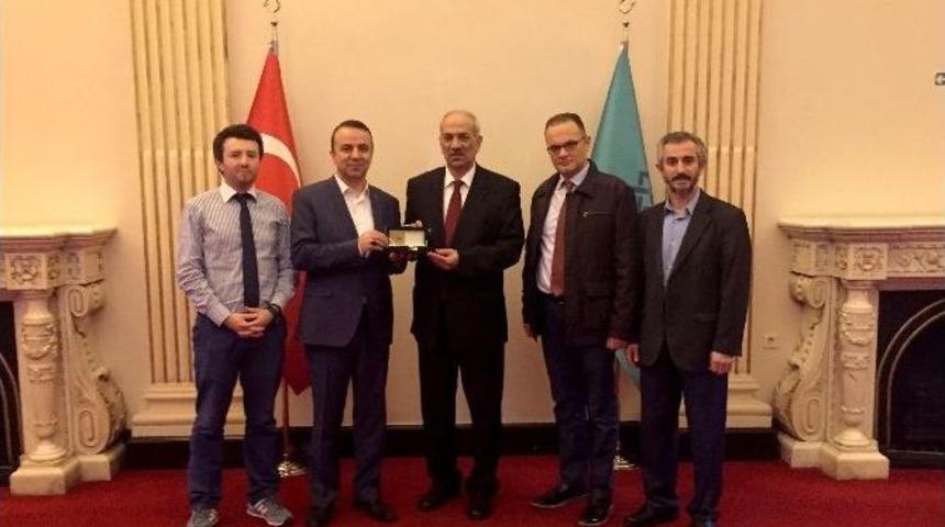 Şair Ve Yazar Bestami Yazgan&rsquo;dan İstanbul İl K&uuml;lt&uuml;r Ve Turizm M&uuml;d&uuml;r&uuml; Apaydın&rsquo;a Ziyaret