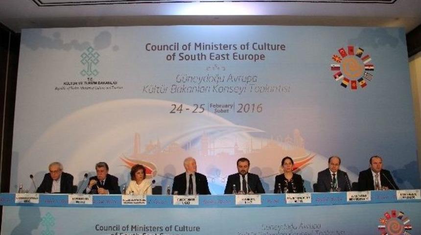 Bakan &Uuml;nal: "birileri Ter&ouml;ristin Taziyesine Katılıyorsa İnsanlıktan Bahsedemeyiz"