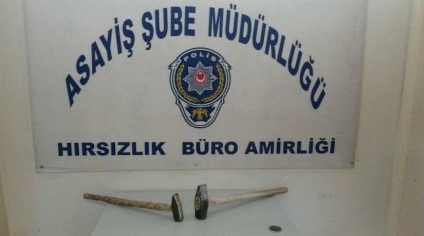 Balyozla Hırsızlık Yapan Ş&uuml;pheliler Yakalandı