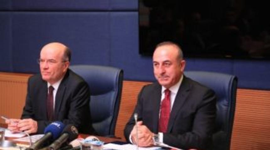 Bakan &Ccedil;avuşoğlu, Dışişleri Komisyonu &Uuml;yelerine Bilgi Verdi