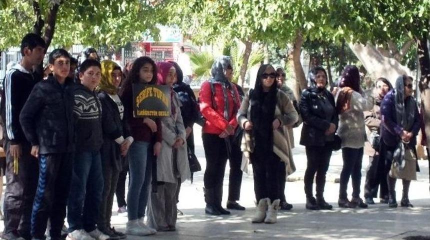 20 Bin &Ouml;ğrenci Yetiştirdi, Cenazesine 50 Kişi Katıldı