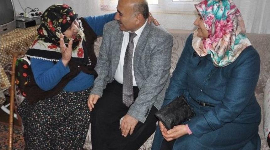 Başkan &Uuml;nl&uuml;&rsquo;den Yaşlı Ve Engellilere Evlerinde Ziyaret