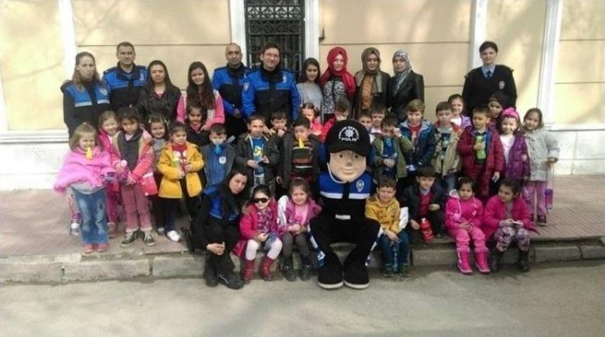 Anaokulu &Ouml;ğrencilerine Polisliği Tanıttılar