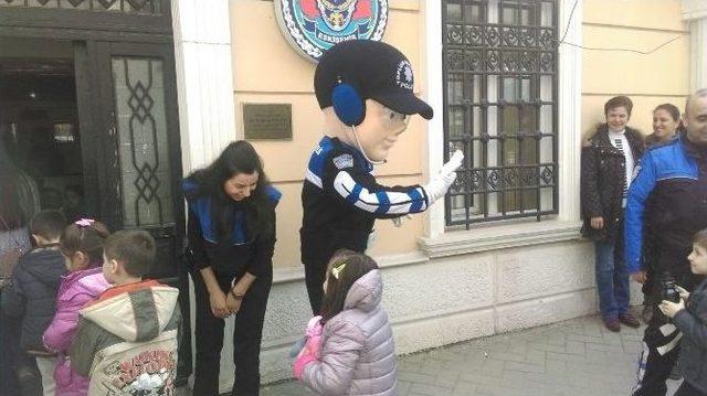 Anaokulu Öğrencilerine Polisliği Tanıttılar