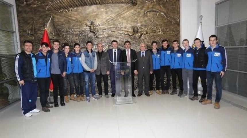 Şampiyonlar Başkan Alemdar&rsquo;ı Ziyaret Etti