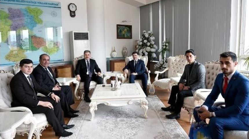 Azerbaycan Milletvekili H&uuml;seyinov, &Ccedil;akır&rsquo;ı Ziyaret Etti