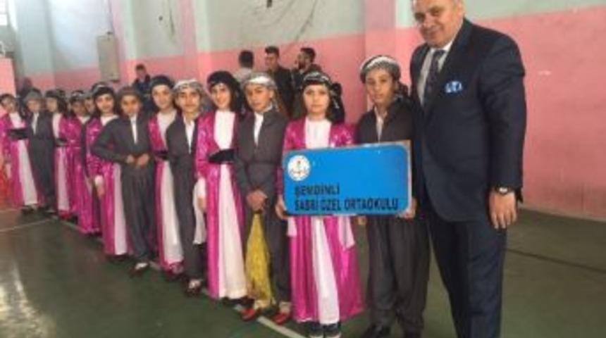 Hakkari&rsquo;de Kul&uuml;pler Arası Halk Oyunları Yarışması