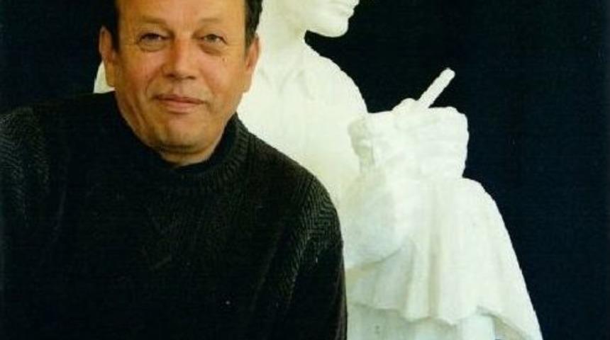 &Uuml;nl&uuml; Heykeltraş &Ouml;zy&uuml;ksel Sergi İle Anılacak