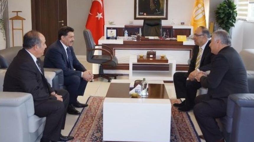 Azerbaycan Milletvekili H&uuml;seynov&rsquo;dan, Rekt&ouml;r &Ccedil;elik&rsquo;e Ziyaret