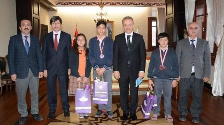 Ortaokulu &Ouml;ğrencilerinden Vali G&uuml;ner&rsquo;e Ziyaret