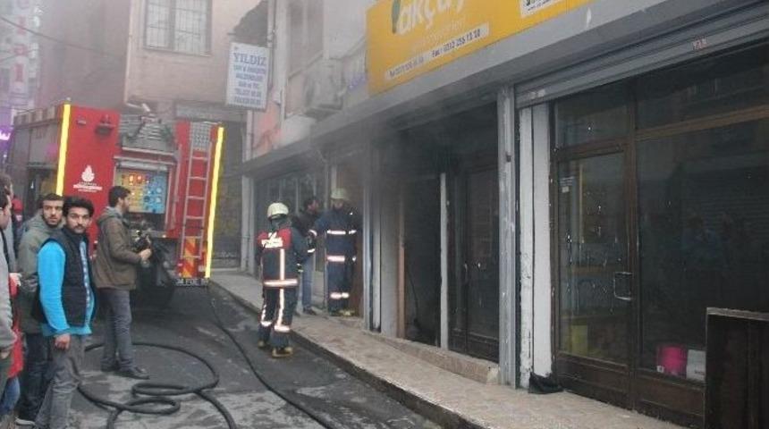 Beyoğlu&rsquo;ndaki Tarihi Hamamda Korkutan Yangın