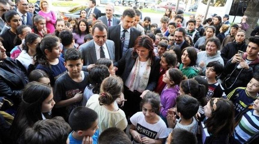 &Ouml;ğrencilerin Resim Sergisini Başkan &Ccedil;er&ccedil;ioğlu A&ccedil;tı