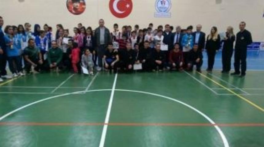 Okullar Arası Yıldızlar Badminton M&uuml;sabakası