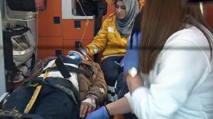 Motosiklet Yayalara &Ccedil;arptı: 3 Yaralı