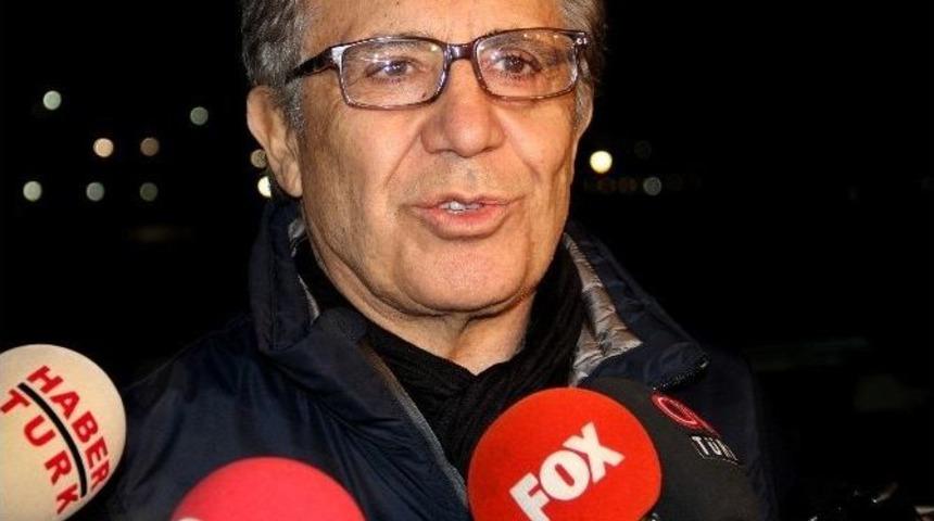 Tahliye Kararını Sevin&ccedil; &Ccedil;ığlıkları Atarak Karşıladılar