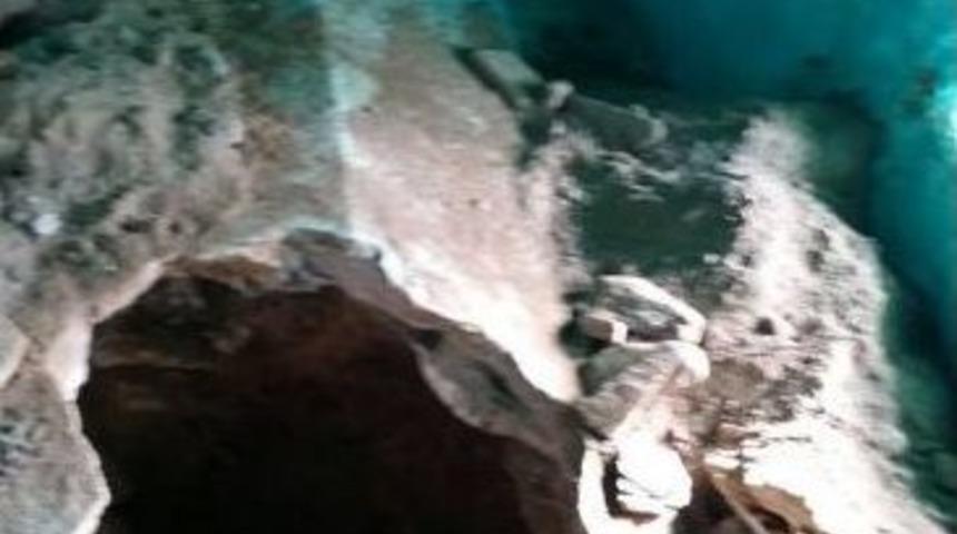 Definecilerin T&uuml;rbede A&ccedil;tığı &Ccedil;ukur Kapatılmadı