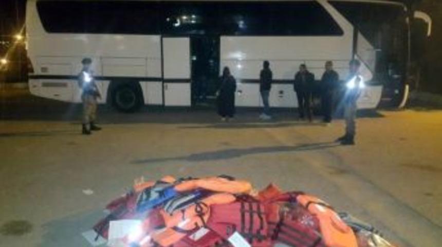 Demre&rsquo;de 70 Ka&ccedil;ak Ve 2 İnsan Ka&ccedil;ak&ccedil;ısı Yakalandı