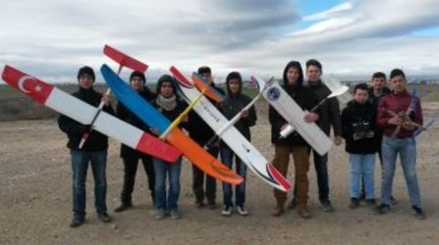 Gen&ccedil; Havacılar U&ccedil;uşlara Başladı