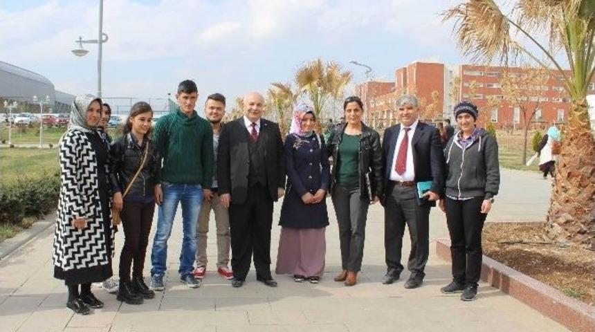 Adıyaman &Uuml;niversitesi Hem B&uuml;y&uuml;yor Hem De Adıyaman&rsquo;ı B&uuml;y&uuml;t&uuml;yor