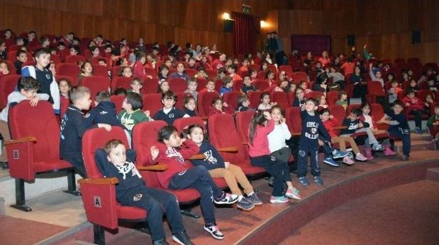 &Ouml;ğrencilerin Tiyatro Keyfi