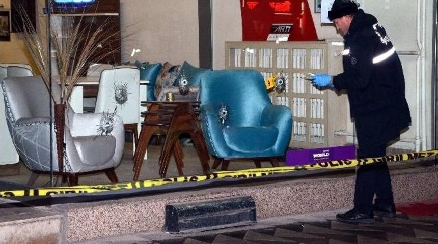 Eskişehir&rsquo;de Mobilya D&uuml;kkanı Kurşunlandı