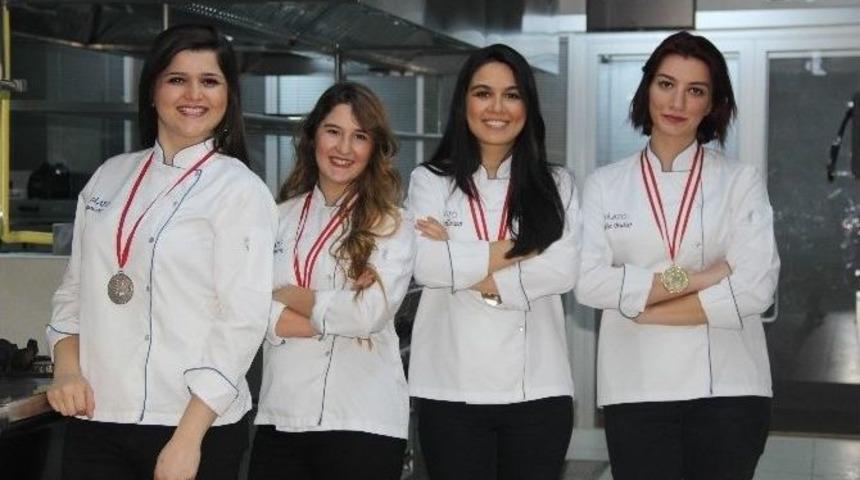 Geleceğin Aş&ccedil;ıları Madalyaya Doymadı