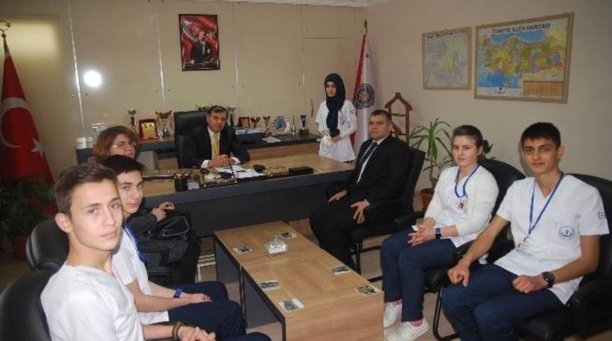 &Ouml;ğrencilerden Toplum Yararına Hizmet &Ccedil;alışması