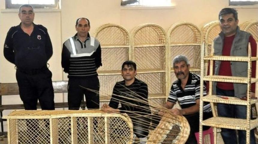 H&uuml;k&uuml;ml&uuml;ler Sepet &Ouml;rerek Hayata Tutunuyor