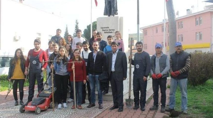 &Uuml;niversiteli Gen&ccedil;ler Ko&ccedil;arlı&rsquo;yı G&uuml;zelleştirmek İ&ccedil;in Kolları Sıvadı