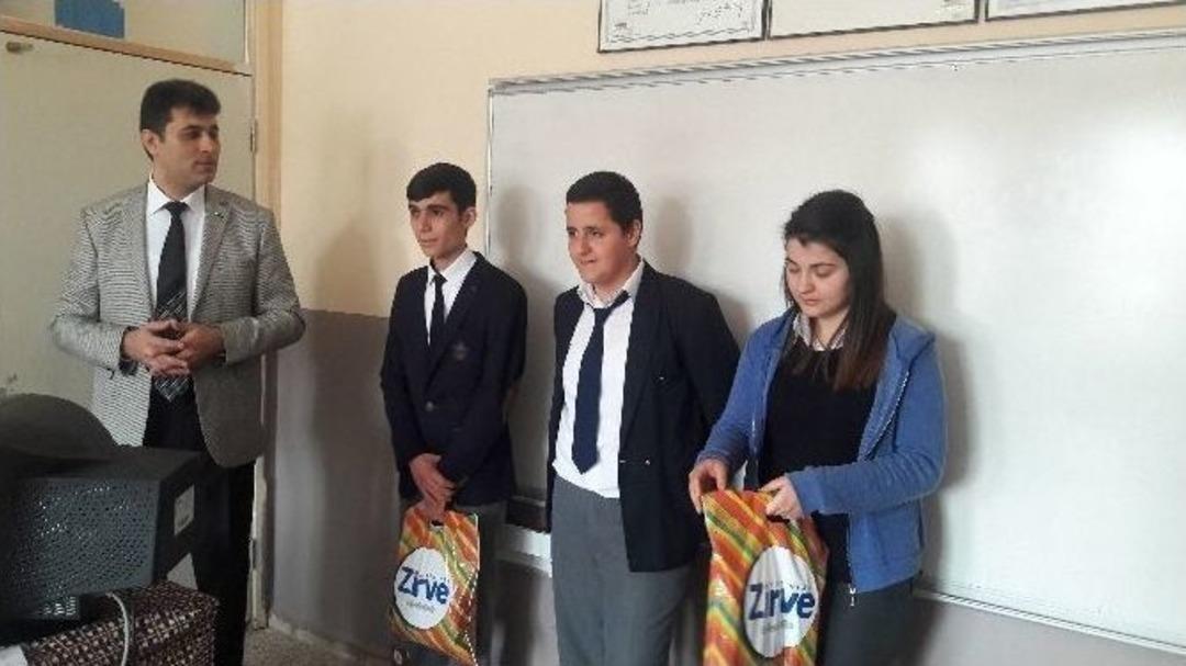 Lise &Ouml;ğrencilerinden &Ouml;rnek Davranış